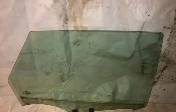 Renault Captur Front door window glass four-door 43R001583