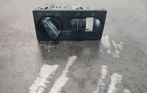 Volkswagen Golf III Light switch 1H6941531N