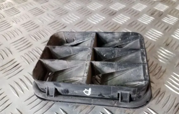 Opel Vivaro Quarter panel pressure vent 91166963