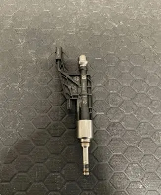 BMW 2 F22 F23 Fuel injector 0261500539 1705191920