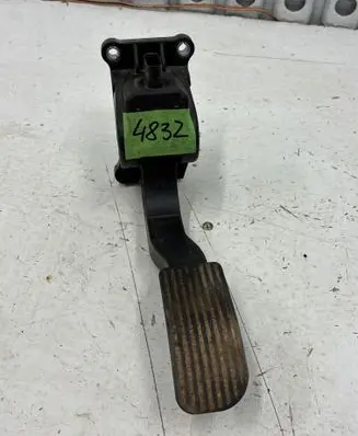 Mercedes-Benz Vito Viano W447 Accelerator throttle pedal 0280755023 A9063000404