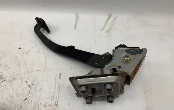 Hyundai Tucson JM Brake pedal