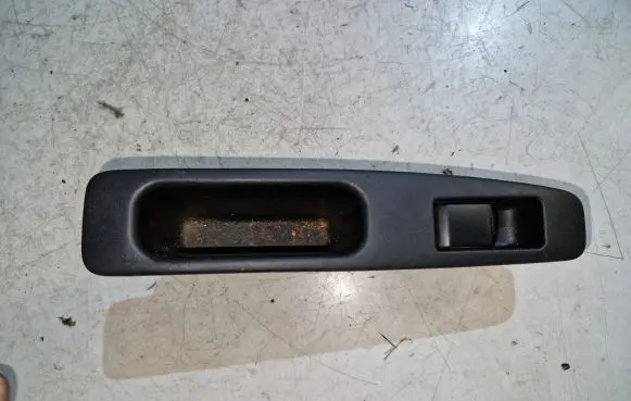Nissan Qashqai Electric window control switch 82950JD000