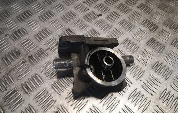 Oil filter mounting bracket