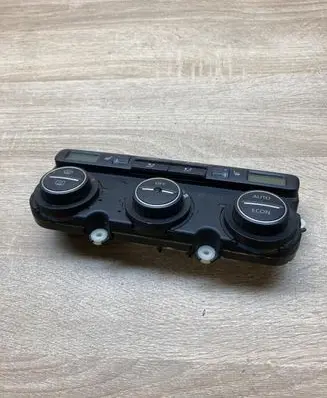 Volkswagen PASSAT B6 Climate control unit 74677512