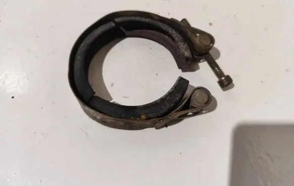 Volkswagen PASSAT B6 Muffler pipe connector clamp 1K0253725