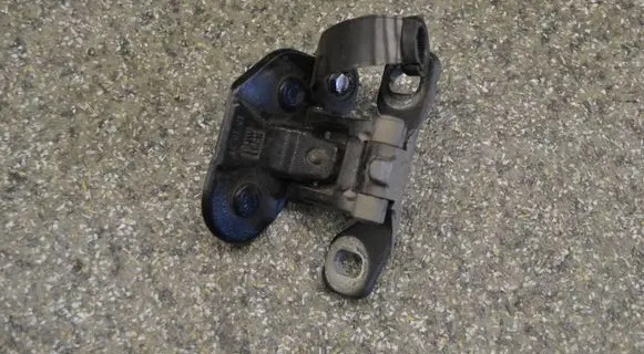 BMW 1 E81 E87 Tailgate/trunk/boot hinge 7060825