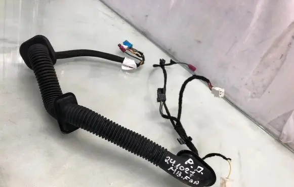 Mercedes-Benz EQA Front door wiring loom A1775408120