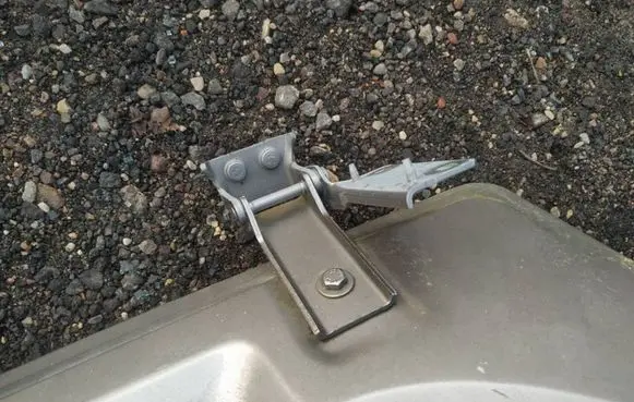 Peugeot 407 Tailgate/trunk/boot hinge