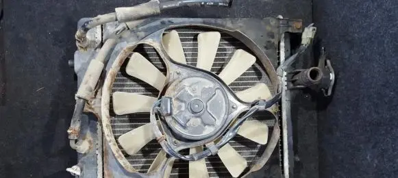 Suzuki Wagon R+ Radiator cooling fan shroud