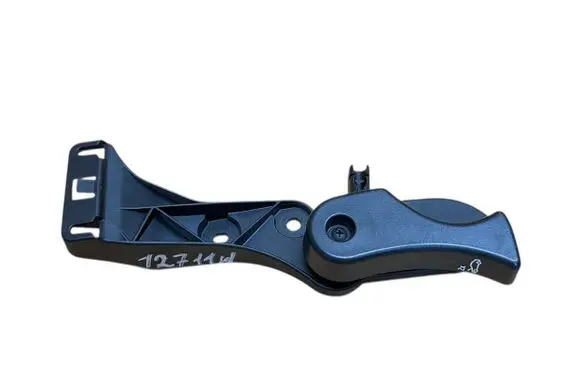Engine bonnet (hood) release handle