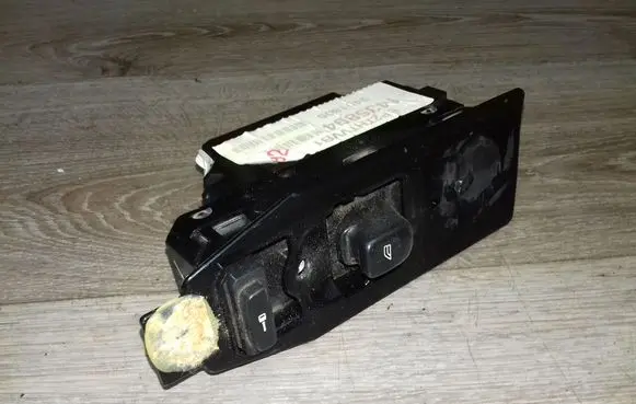 Volvo V70 Electric window control switch 30737519