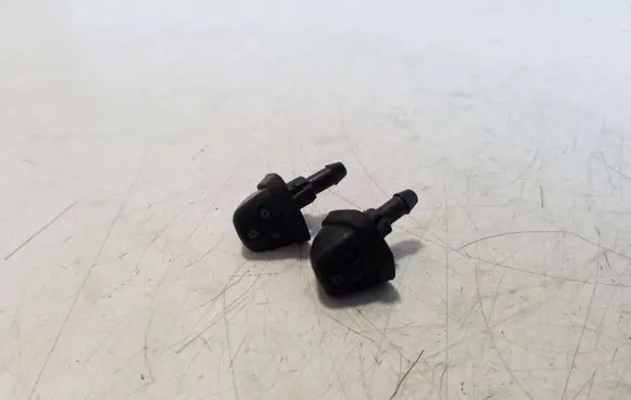 Windshield washer spray nozzle