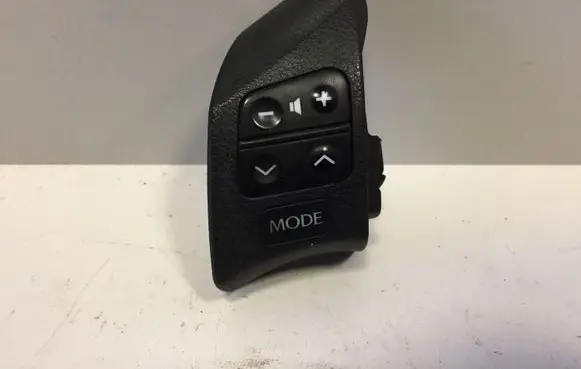Lexus IS 220D-250-350 Steering wheel buttons/switches 75B458