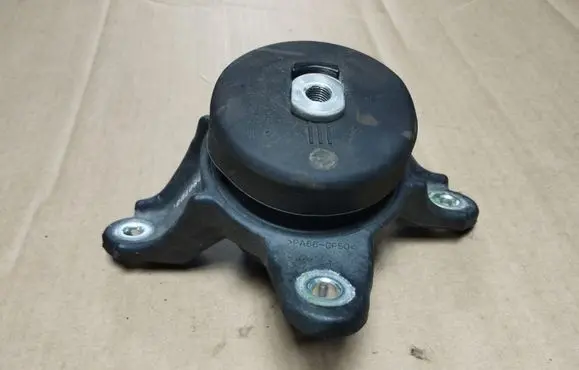 Honda Accord Engine mount bracket