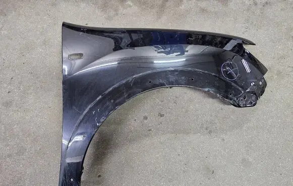 Dacia Sandero Fender 631005430R