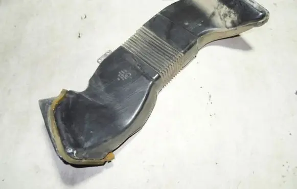 Volkswagen Multivan T4 Air intake duct part 703820157A