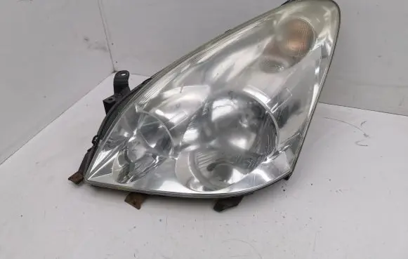 Toyota Corolla Verso AR10 Headlight/headlamp