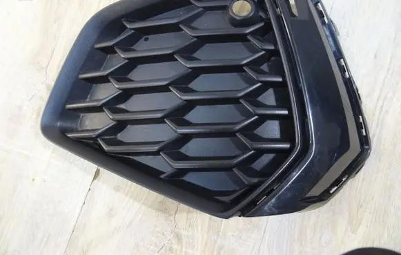 Audi A3 S3 8V Front bumper lower grill 8Y0807681B 8Y0