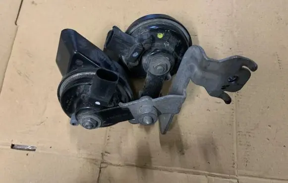 Volkswagen Golf V Horn signal 6033FB2668 6033FB1552 4L0951221A