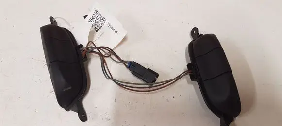 Steering wheel buttons/switches