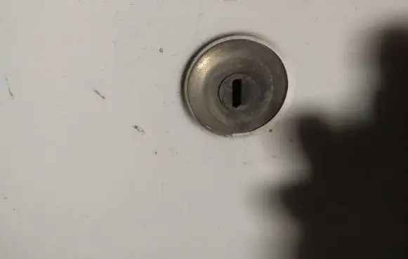 Opel Movano A Front door lock (next to the handle) 