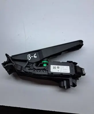 Volkswagen PASSAT B6 Accelerator throttle pedal 1K1723503L 6PV00860001