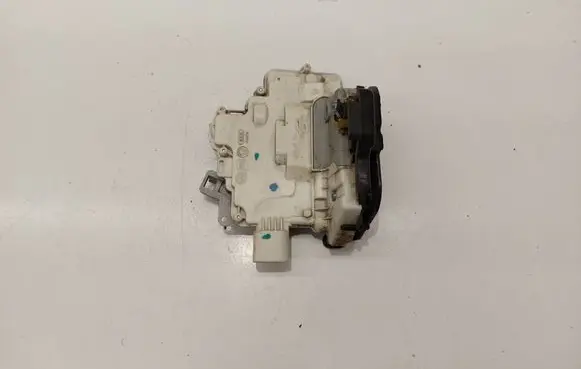 Audi A3 S3 8P Front door lock 8E1837016AA