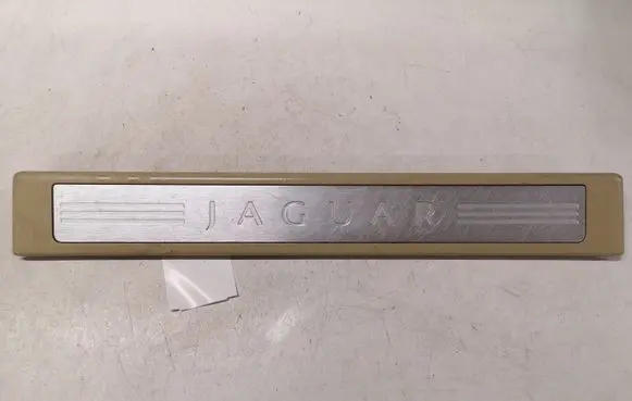 Front sill trim cover