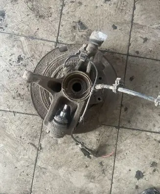 Mercedes-Benz ML W163 Rear wheel hub spindle/knuckle 