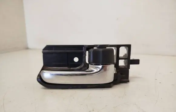 Toyota Corolla Verso E121 Front door interior handle