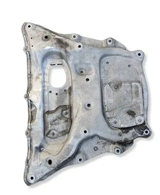 BMW X6 G06 Engine splash shield/under tray 6878068 33106878068