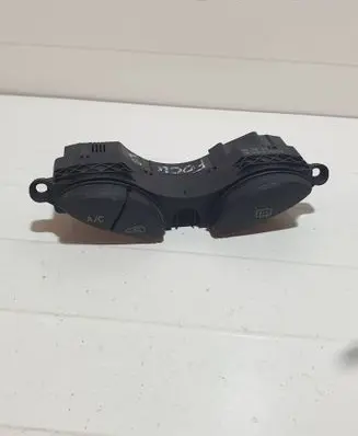 Ford Focus Windscreen/window heater switch 98AG19A945BG 230200