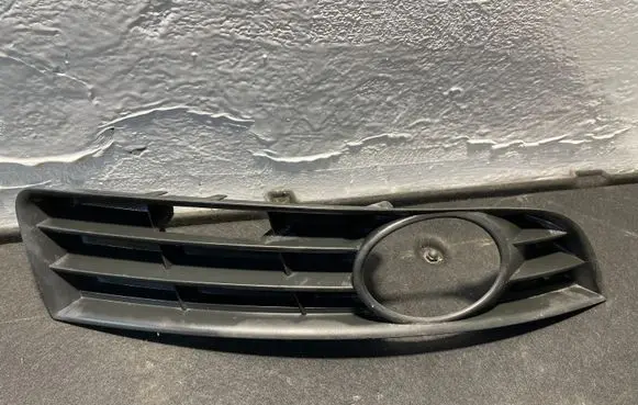 Volkswagen PASSAT B6 Front bumper lower grill 3C0853666