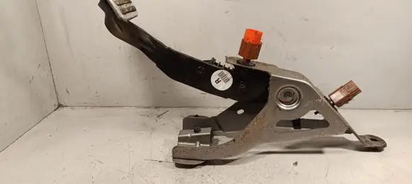 Nissan Qashqai+2 Clutch pedal E001052X11
