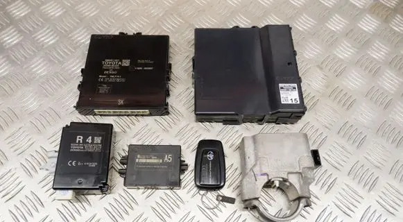 Toyota Highlander XU70 Engine ECU kit and lock set 899900E320 8978406040 899810E150