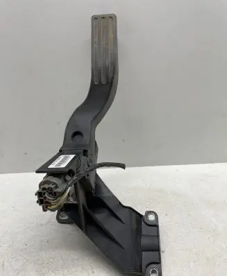Ford Mondeo Mk III Accelerator throttle pedal 2S719F836DA 508900000135