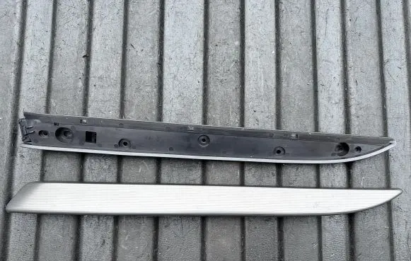 Land Rover Discovery 5 Other front door trim element HY32237B74 L0260292AA2