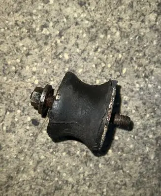 BMW 7 E32 Gearbox mount 1131664