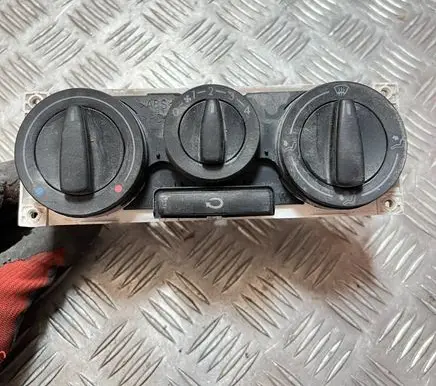 Volkswagen Golf IV Climate control unit 90151-120
