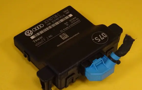 Audi A4 S4 B6 8E 8H Gateway control module 3C0907530C
