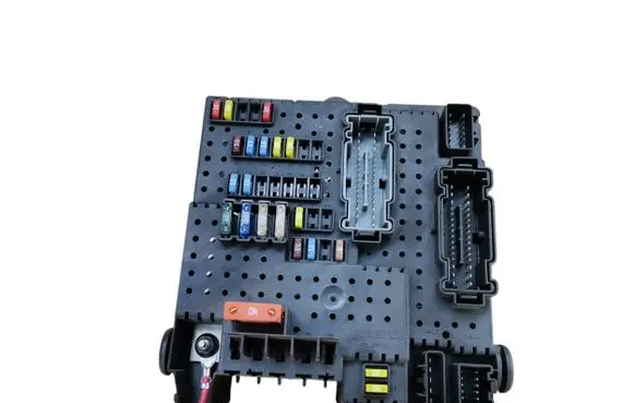 Volvo XC90 Fuse module 30728512 28017881 06W164