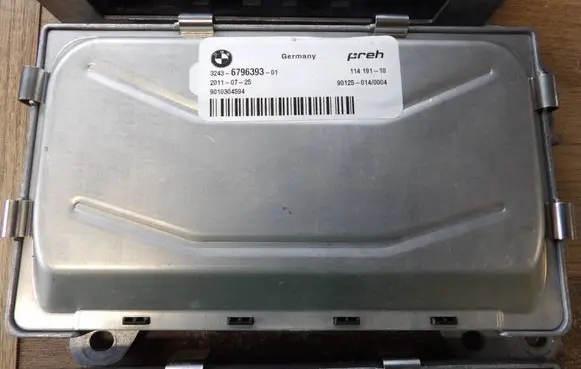 BMW 7 F01 F02 F03 F04 Suspension control unit/module 6796393 20110725 9010304594
