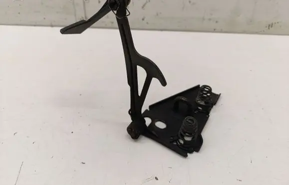 Engine bonnet (hood) release handle