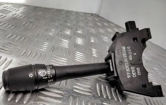 Ford Taurus Wiper control stalk F3DC13K359AB DEVG 4B1046