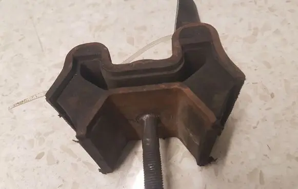 Mercedes-Benz ML W163 Engine mount bracket