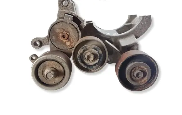 Toyota Land Cruiser (J120) A/C compressor mount bracket JT04