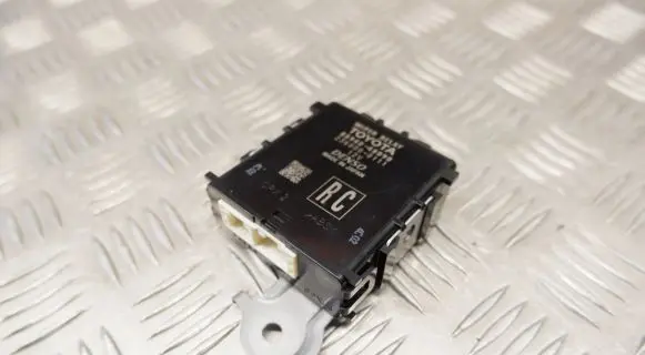 Toyota Highlander XU70 Window wiper relay 8594048090