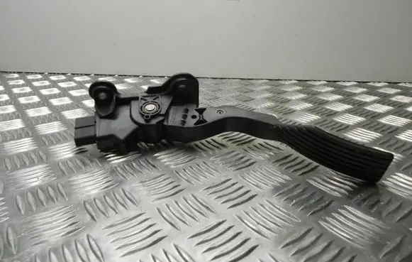Chrysler Sebring (JS) Accelerator throttle pedal 04891586AB I9014