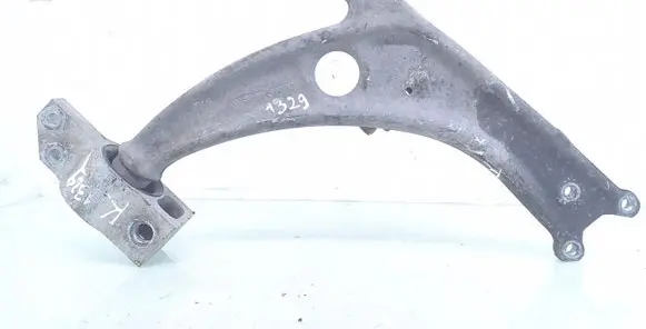 Volkswagen PASSAT B6 Front lower control arm/wishbone 3C0407153B